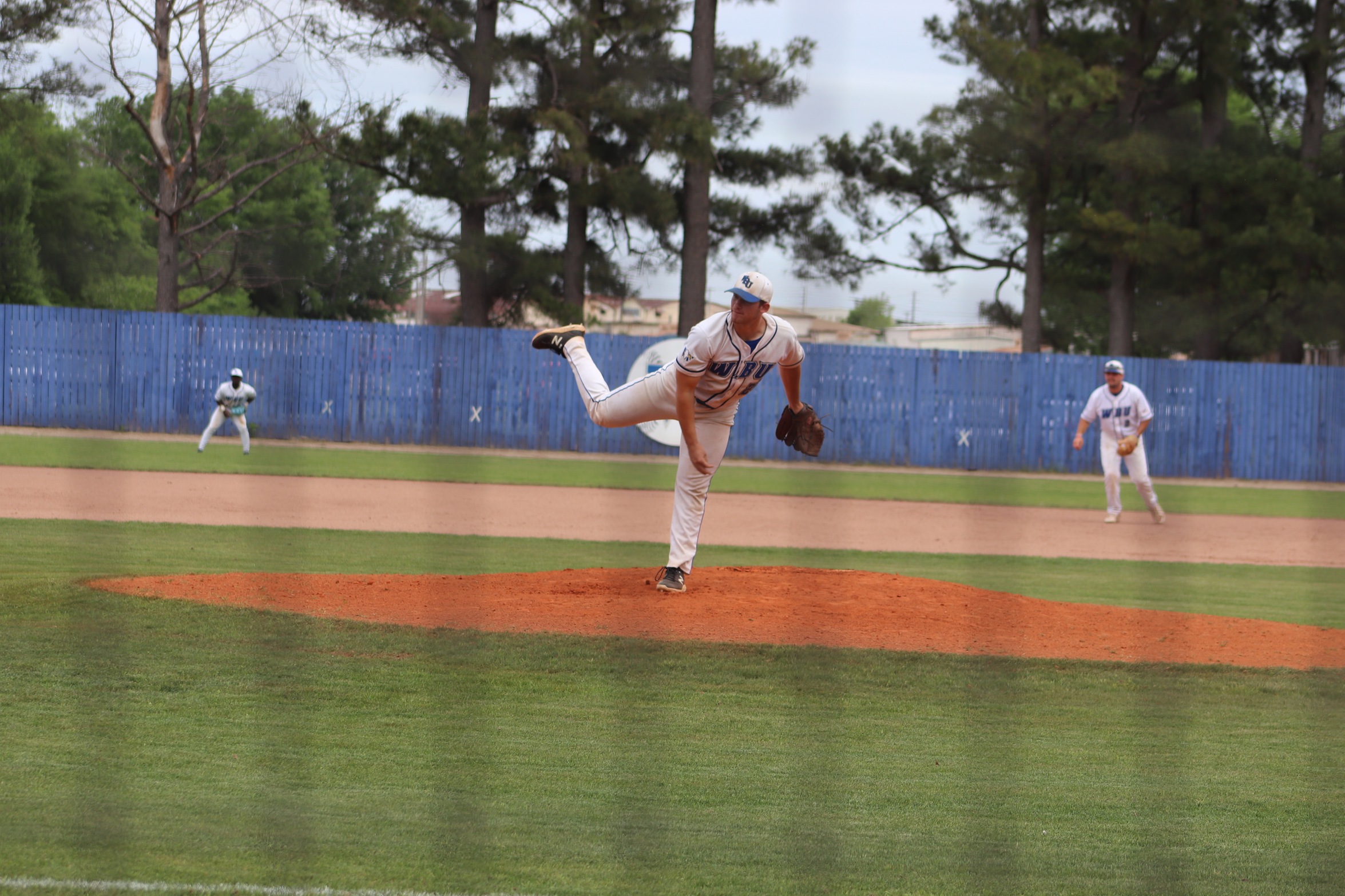 Eagles Fall Short Against Owls in Doubleheader
