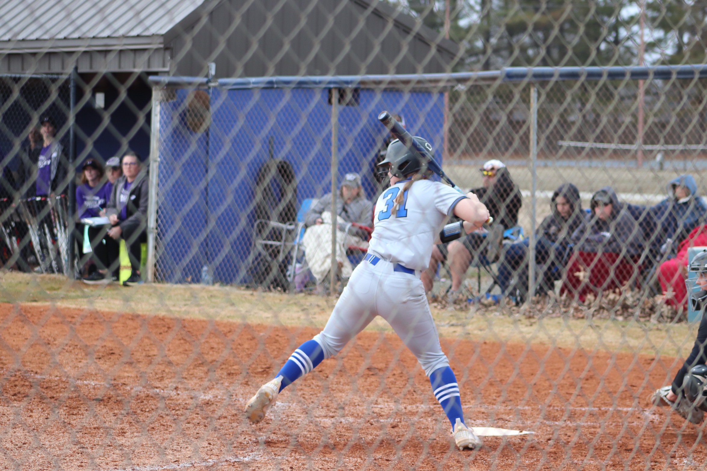 Lady Eagles Grind Out Walk-Off Win to Sweep Warriors