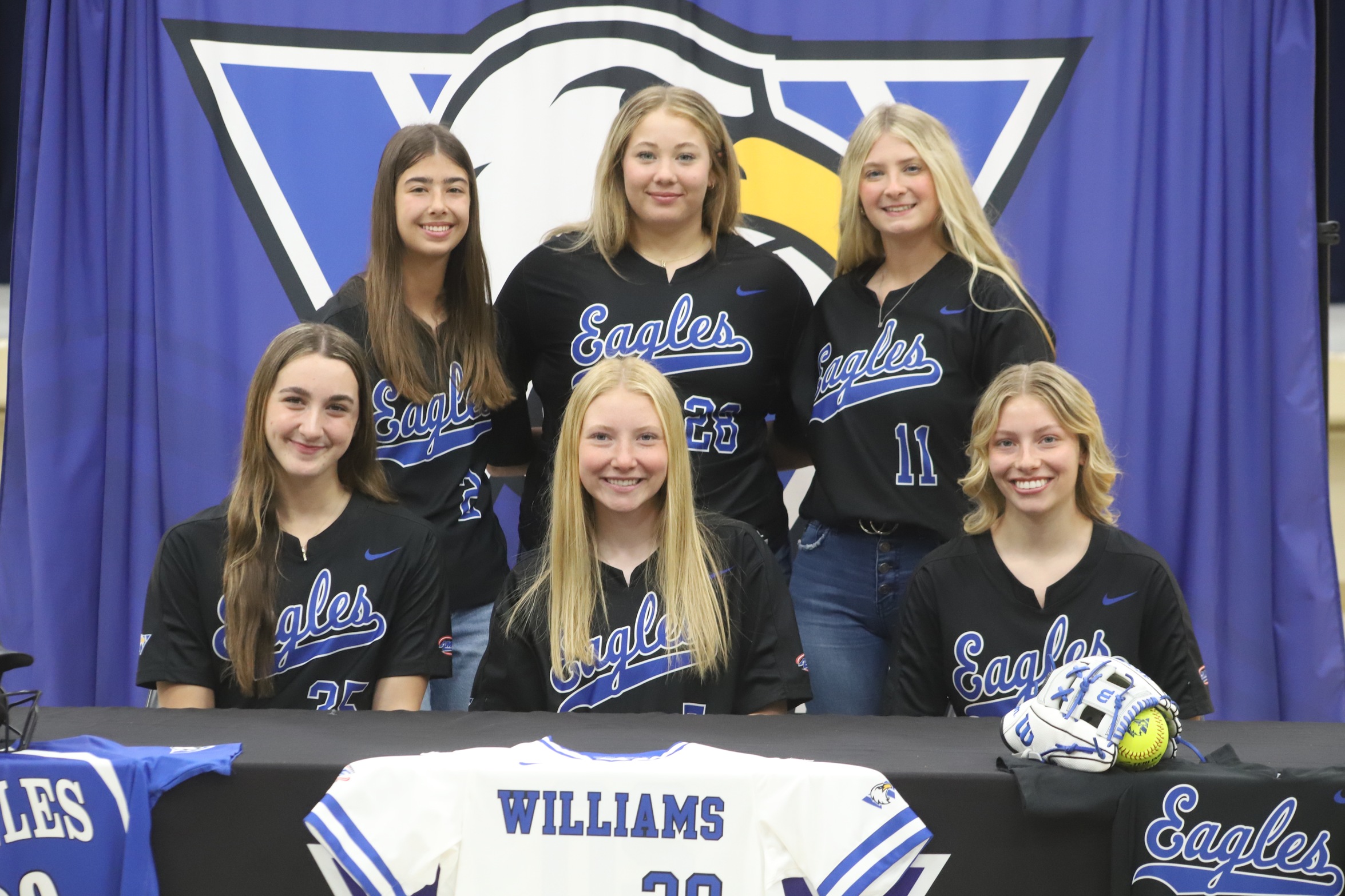 Lady Eagles Softball Signs Seven for 2024 Signing Class