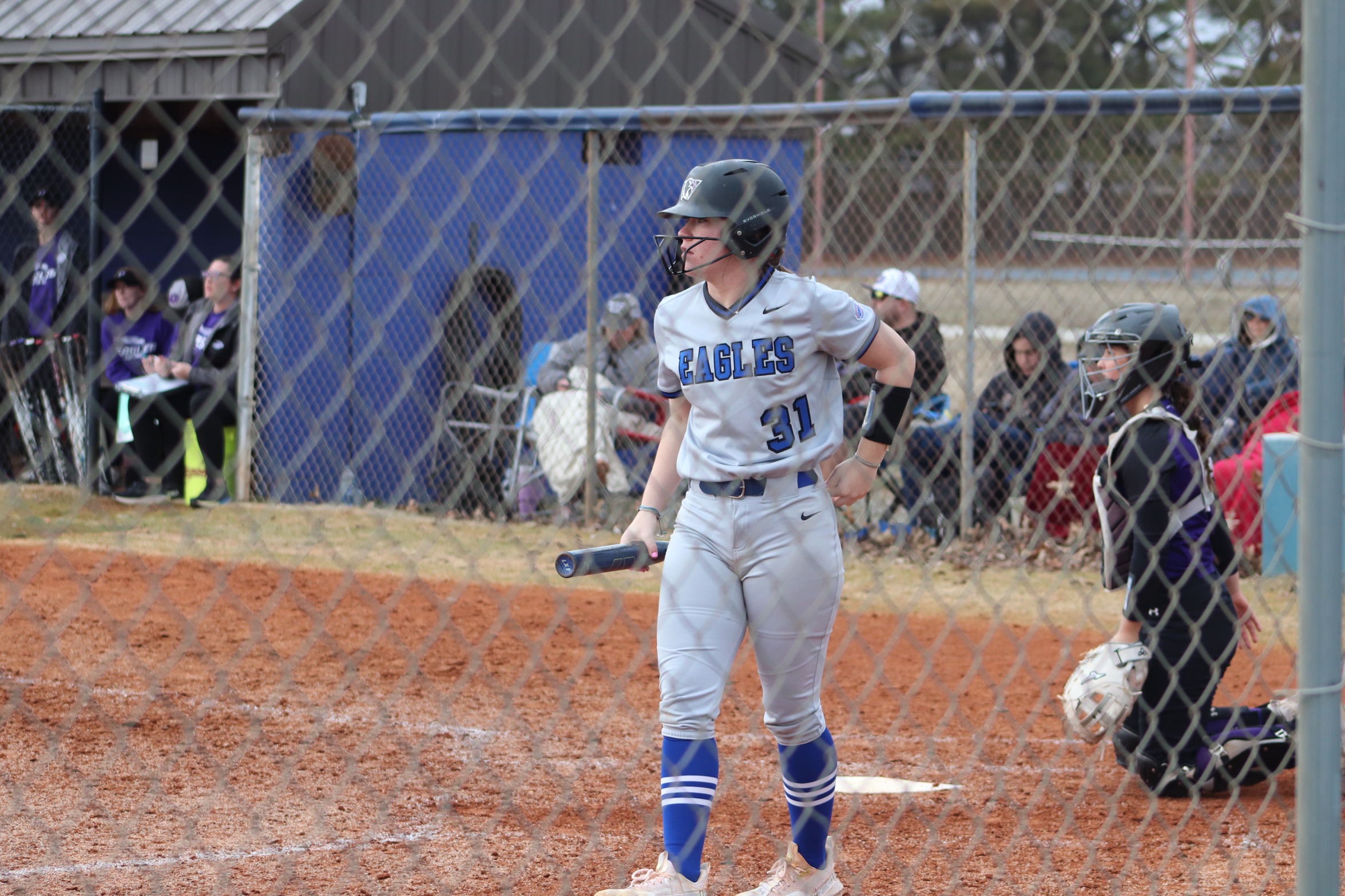 Lady Eagles Go 1-1 on Day One of FHU Classic